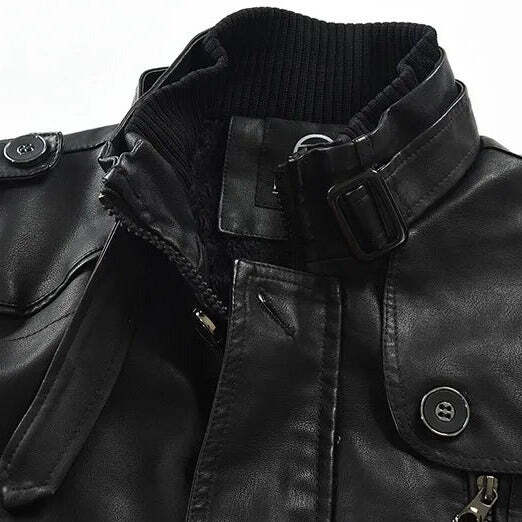 Sobretudo Masculino de Couro Romenzi RZ096, confeccionado em couro premium com design elegante e proteção ideal para os dias mais gelados.