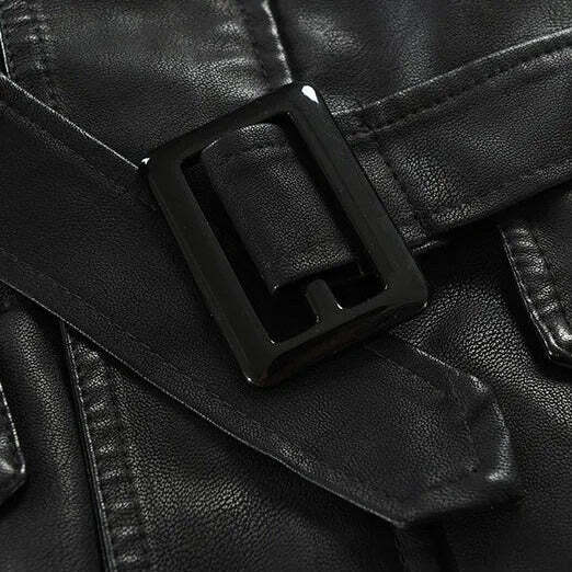 Sobretudo Masculino de Couro Romenzi RZ096, confeccionado em couro premium com design elegante e proteção ideal para os dias mais gelados.