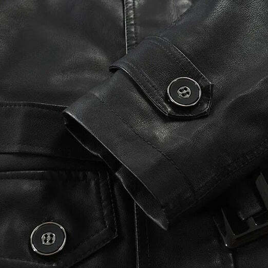 Sobretudo Masculino de Couro Romenzi RZ096, confeccionado em couro premium com design elegante e proteção ideal para os dias mais gelados.