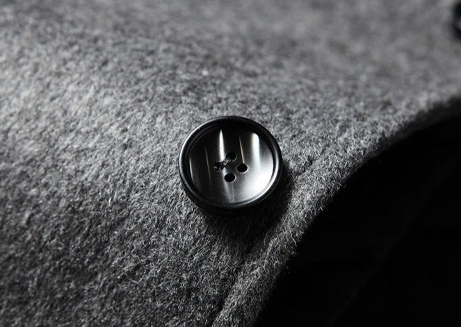 Sobretudo Masculino de Lã Grife Romenzi RZ093, com gola polo, corte perfeito e tecido premium, ideal para homens elegantes em diversas ocasiões.
