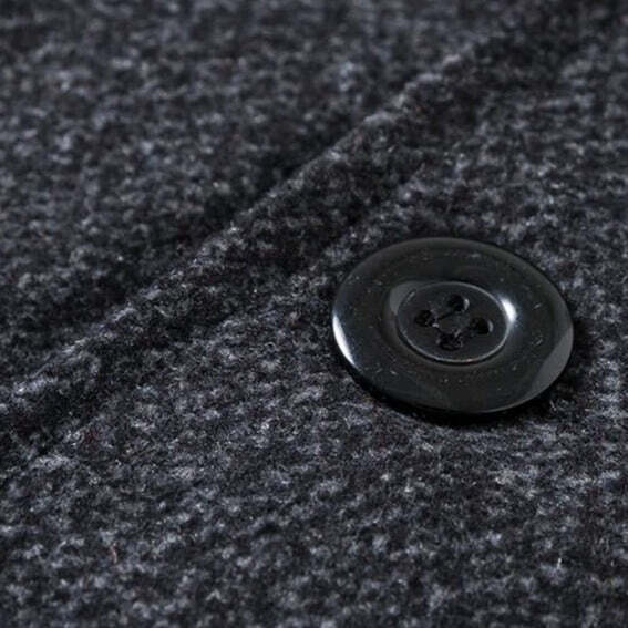 Sobretudo Masculino Elegante Romenzi Brigite RZ099, em casimira nobre, corte britânico e textura brilhante, perfeito para ocasiões formais.