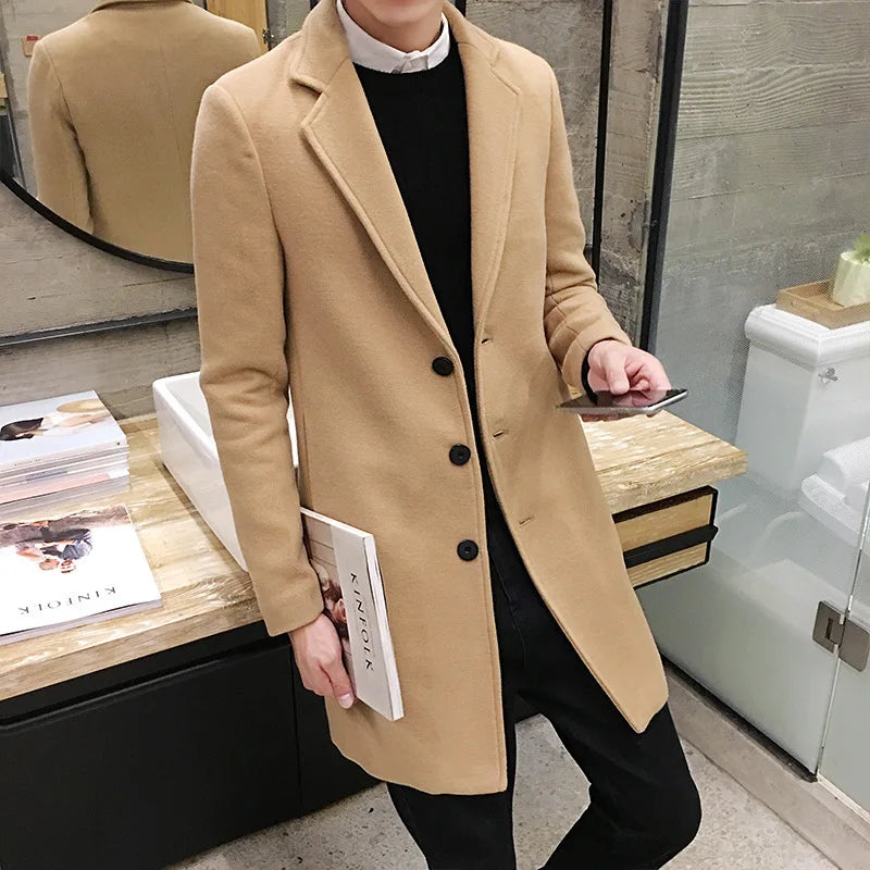 Sobretudo Masculino Elegante Romenzi RZ090 com design sofisticado, tecido premium e ajuste confortável, ideal para visuais refinados.