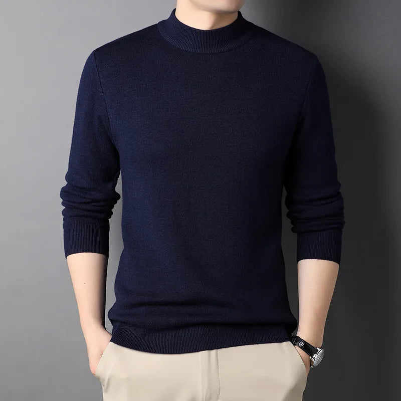 Suéter Masculino Básico Romenzi RZ041, design minimalista e elegante, feito com materiais de alta qualidade. Versátil para qualquer ocasião.