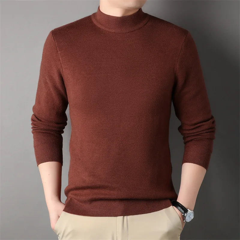 Suéter Masculino Básico Romenzi RZ041, design minimalista e elegante, feito com materiais de alta qualidade. Versátil para qualquer ocasião.