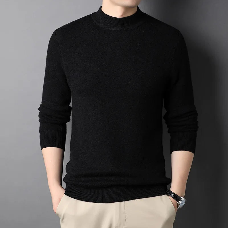 Suéter Masculino Básico Romenzi RZ041, design minimalista e elegante, feito com materiais de alta qualidade. Versátil para qualquer ocasião.