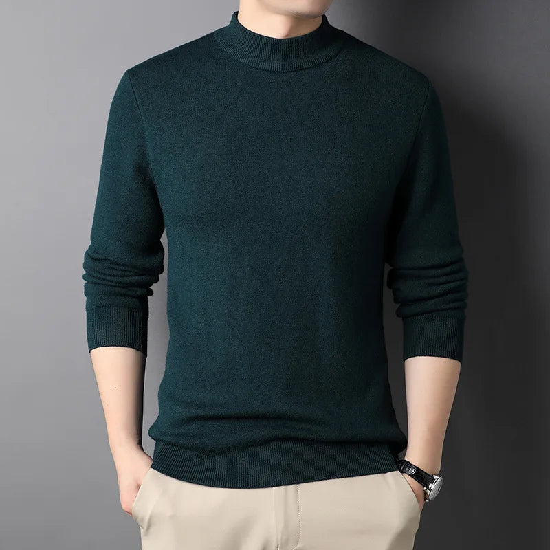 Suéter Masculino Básico Romenzi RZ041, design minimalista e elegante, feito com materiais de alta qualidade. Versátil para qualquer ocasião.