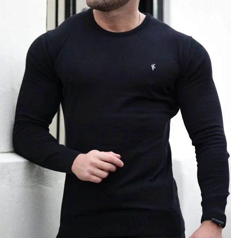 Suéter Masculino Romenzi RZ047 em lã superfina, com design minimalista e logotipo bordado no peito, ideal para um estilo sofisticado.
