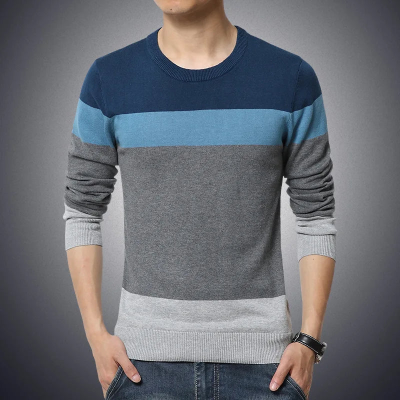 Suéter Masculino Listrado Romenzi RZ761 em detalhe, peça com design listrado e acabamento impecável que oferece conforto e estilo sofisticado.