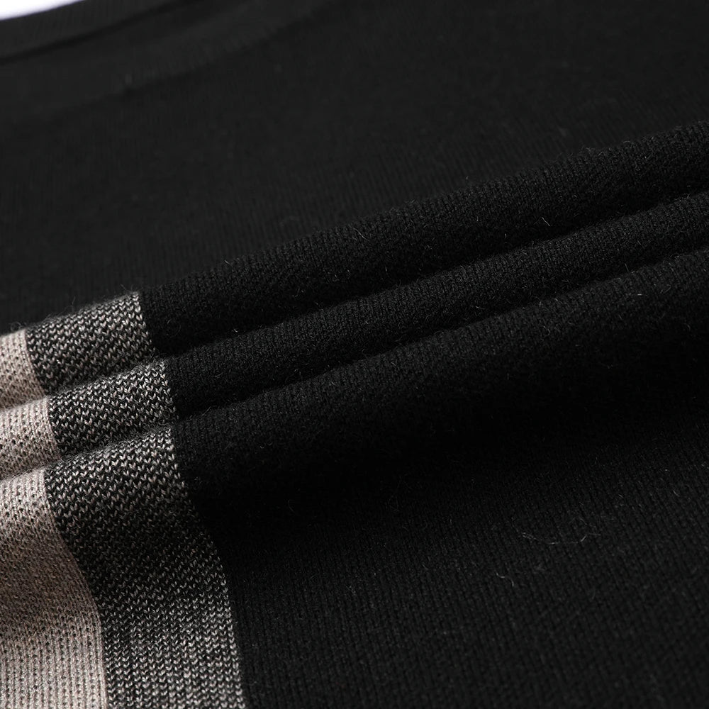Suéter Masculino Pulôver Atlas Romenzi RZ762 em detalhe, peça moderna e sofisticada com caimento impecável, ideal para looks casuais e profissionais.