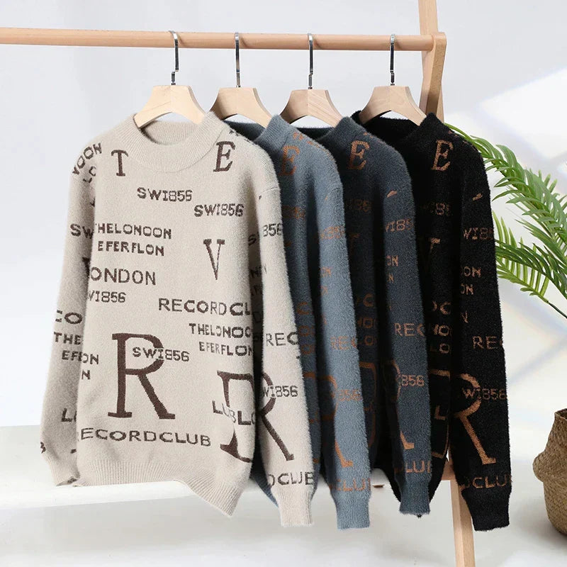 Suéter Masculino Trivex Romenzi RZ765 em detalhe, peça em algodão com elastano, versátil e confortável, ideal para looks casuais ou profissionais.