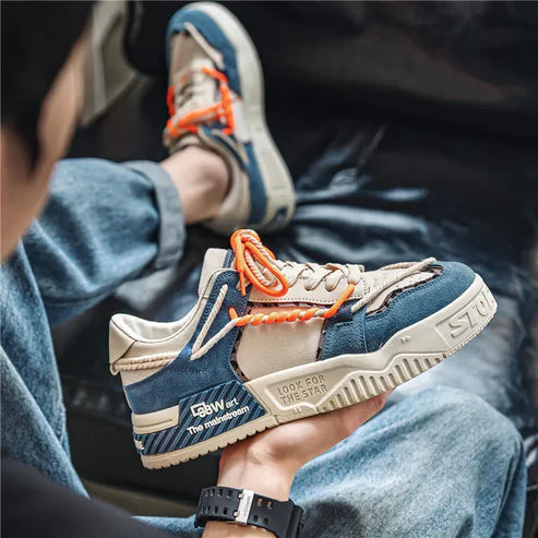 Tênis Masculino em Camurça Romenzi RZ384 nas cores branco, bege e azul, com sola injetada e entressola de 4 cm com amortecimento em gel.