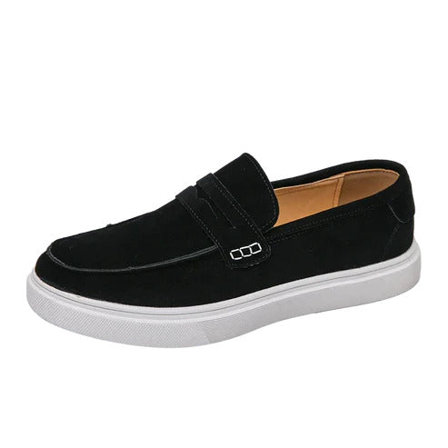 Tênis Masculino Romenzi RZ385, em couro e camurça marrom ou preto, com design moderno e sola de borracha resistente.