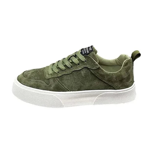 Tênis masculino Romenzi RZ391 em camurça premium, design sofisticado e sola em borracha resistente, ideal para estilo urbano com conforto e leveza.