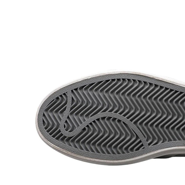 Tênis Masculino Slip On Romenzi RZ408 em tecido leve e palmilha em PU, estilo casual nas cores bege, verde musgo, branco e preto.