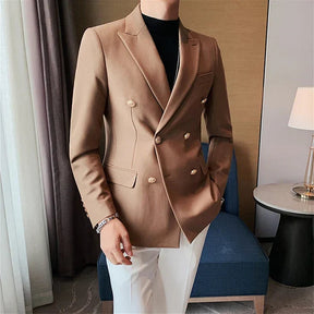 Blazer Masculino de Abotoamento Duplo Romenzi RZ936 em detalhe, blazer sustentável em tecido ecológico que oferece conforto, caimento perfeito e sofisticação.