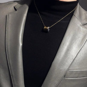 Blazer Masculino de Couro Lancaster Romenzi RZ921 em detalhe, peça premium em couro sofisticado e resistente, ideal para looks casuais ou formais elegantes.