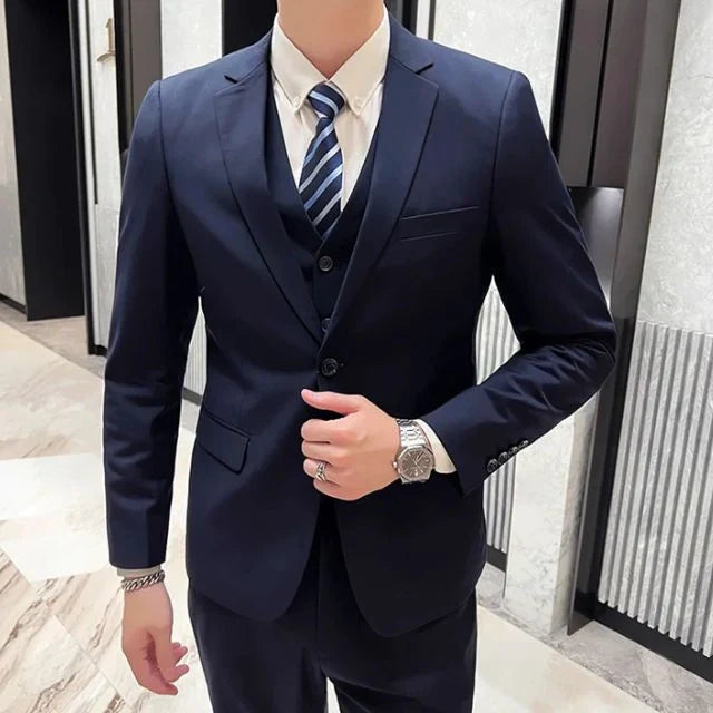 Blazer Masculino em Poliviscose Romenzi RZ775 em detalhe, peça elegante com caimento refinado e design clássico, ideal para looks formais e casuais.
