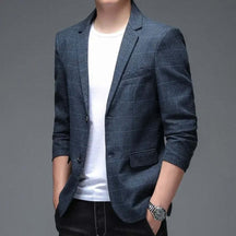 Blazer Masculino Esporte Fino Romenzi RZ056, em algodão e poliéster, com botões nas mangas e fechamento duplo. Azul marinho para ocasiões formais e informais