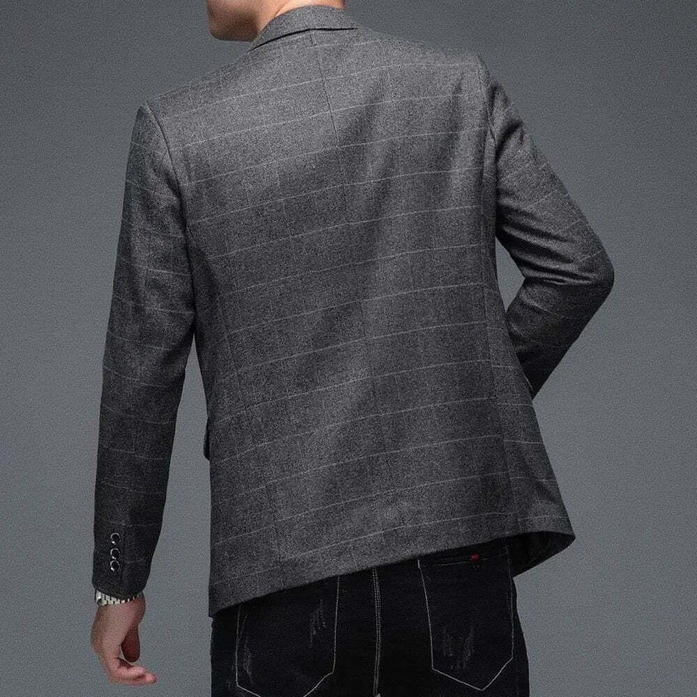 Blazer Masculino Esporte Fino Romenzi RZ056, em algodão e poliéster, com botões nas mangas e fechamento duplo. Azul marinho para ocasiões formais e informais