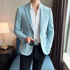 Blazer Masculino Romenzi Gentleman RZ920 em detalhe, blazer sofisticado em materiais de alta qualidade que oferece caimento impecável e estilo elegante.