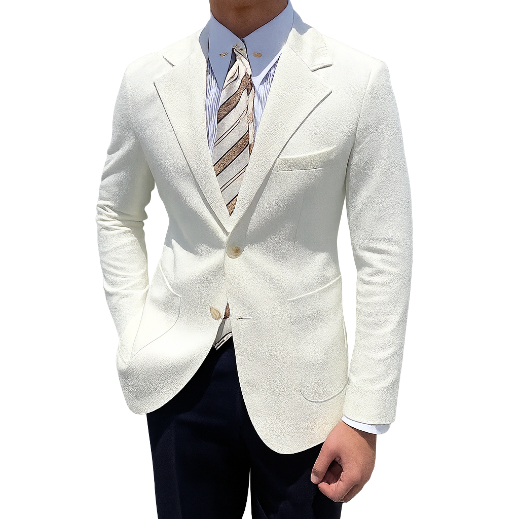 Blazer Masculino Romenzi RZ929 em detalhe, blazer branco pérola em ecomicrofibra com forro em seda e poliéster que oferece caimento perfeito e sofisticação.