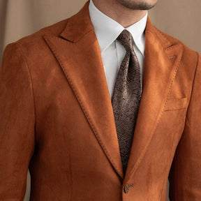 Blazer Masculino Romenzi RZ938 em detalhe, blazer em ecomicrofibra Easeleaf 01 com acabamento interno em seda que oferece conforto e estilo sofisticado.