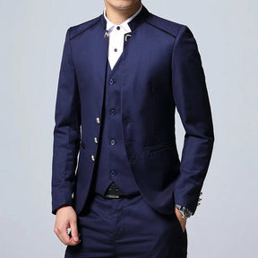 Blazer Masculino Slim Beaumont Romenzi RZ925 em detalhe, modelo slim fit em materiais de alta qualidade que oferece caimento perfeito e estilo sofisticado.