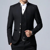 Blazer Masculino Slim Beaumont Romenzi RZ925 em detalhe, modelo slim fit em materiais de alta qualidade que oferece caimento perfeito e estilo sofisticado.