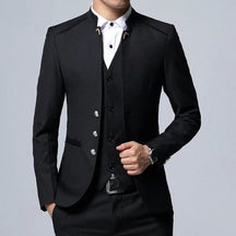 Blazer Masculino Slim Beaumont Romenzi RZ925 em detalhe, modelo slim fit em materiais de alta qualidade que oferece caimento perfeito e estilo sofisticado.