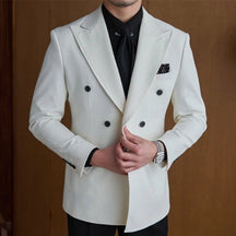 Blazer Masculino Transpassado Romenzi RZ539 em detalhe, peça sofisticada em Ecomicrofibra Easeleaf com acabamento interno em seda para looks elegantes.