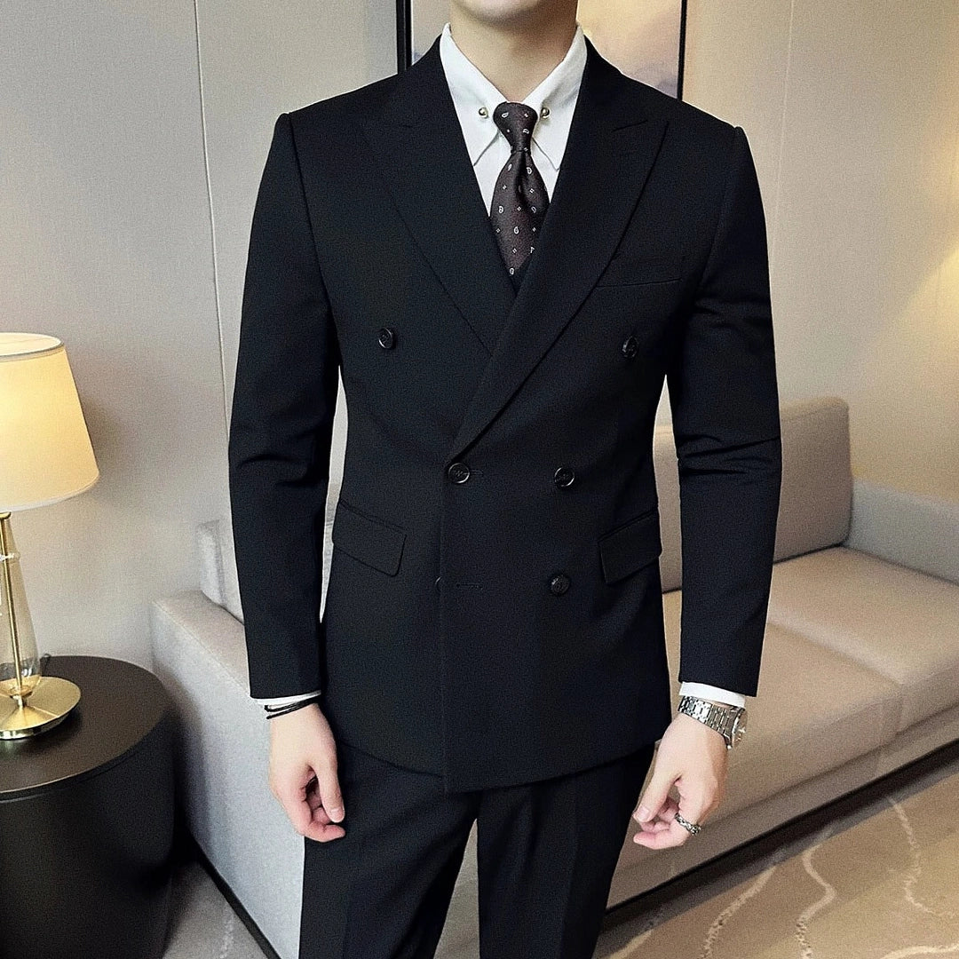 Blazer Masculino Transpassado Romenzi RZ540 em detalhe, peça sofisticada em tecido premium com design elegante para looks sociais e formais.