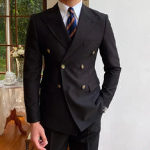 Blazer Masculino Transpassado Romenzi RZ542 em detalhe, blazer elegante em tecido de alta qualidade que oferece conforto, durabilidade e caimento impecável.