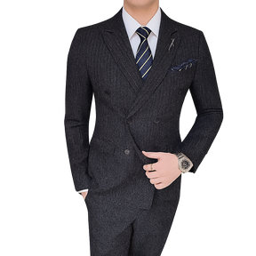 Blazer Masculino Transpassado Romenzi RZ930 em detalhe, peça sofisticada em materiais premium com design elegante para looks formais e sociais.