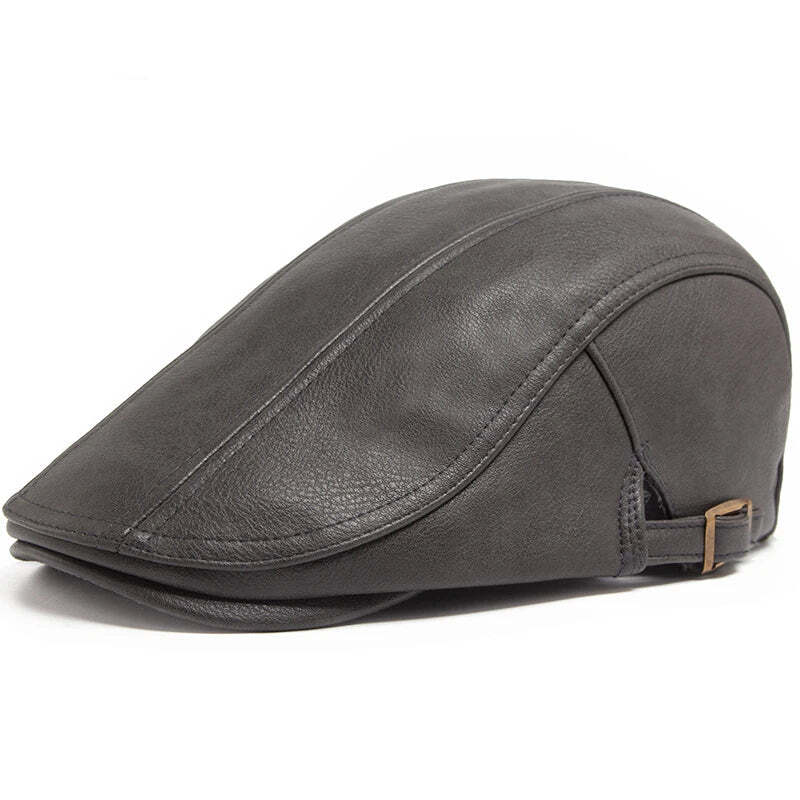 Boina Masculina de Couro British Romenzi RZ271 com design britânico, confeccionada em couro premium, ajuste ergonômico e cores cáqui, marrom, grafite e preta.