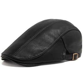Boina Masculina de Couro British Romenzi RZ271 com design britânico, confeccionada em couro premium, ajuste ergonômico e cores cáqui, marrom, grafite e preta.