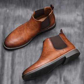 Bota Chelsea Masculina de Couro Romenzi Jackson RZ552 em destaque, modelo clássico em couro de alta qualidade que une elegância, durabilidade e conforto.