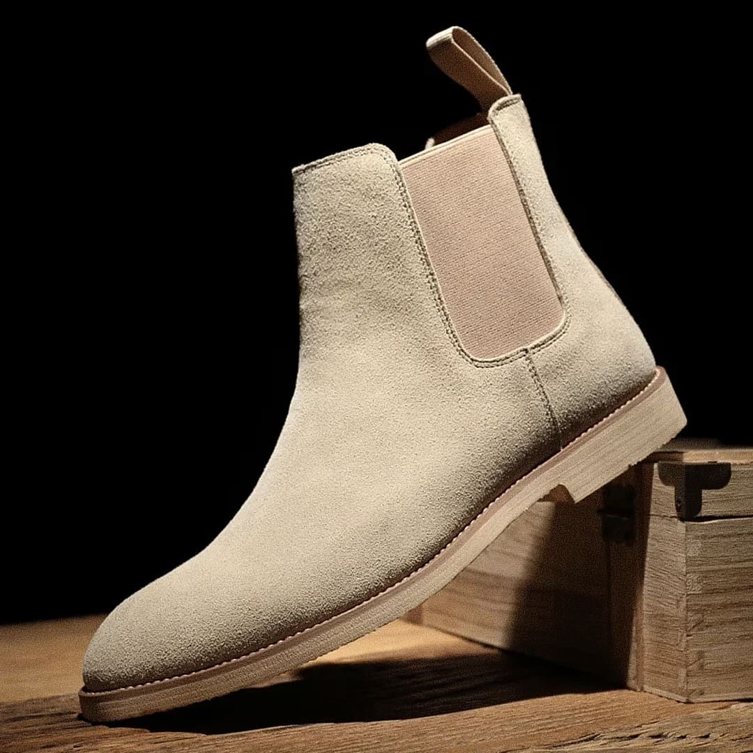 Bota Chelsea Masculina Romenzi Camden RZ544 em destaque, modelo clássico em couro de alta qualidade que une conforto, elegância e durabilidade ao visual masculino.