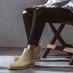 Bota Chelsea Masculina Romenzi Camden RZ544 em destaque, modelo clássico em couro de alta qualidade que une conforto, elegância e durabilidade ao visual masculino.