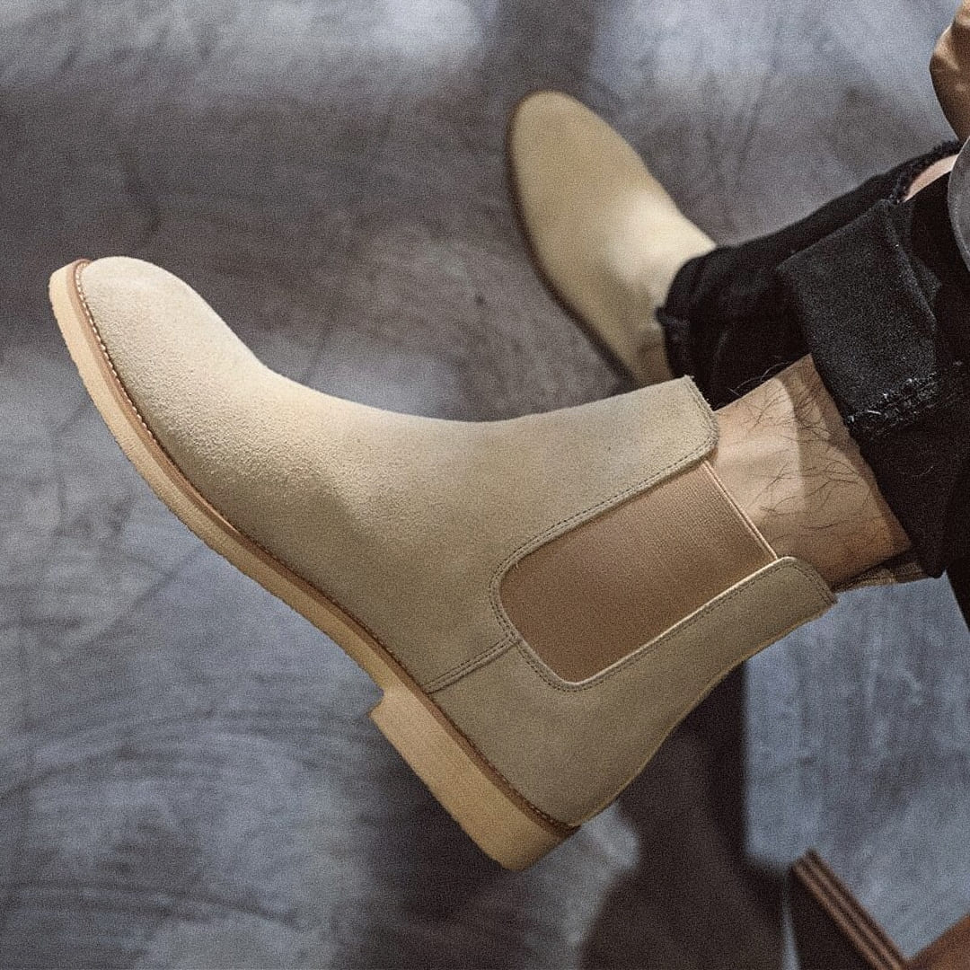 Bota Chelsea Masculina Romenzi Camden RZ544 em destaque, modelo clássico em couro de alta qualidade que une conforto, elegância e durabilidade ao visual masculino.