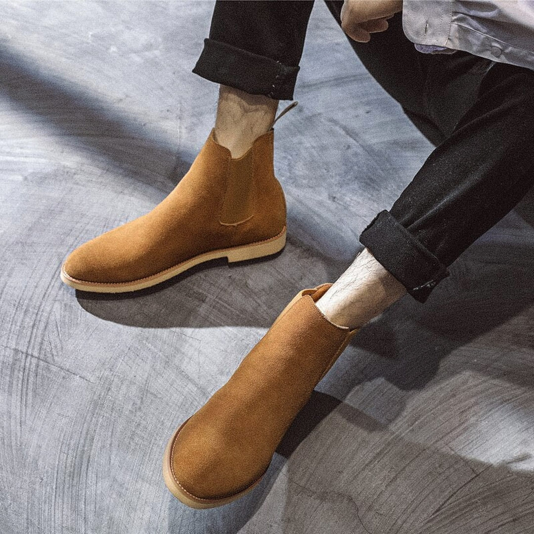 Bota Chelsea Masculina Romenzi Camden RZ544 em destaque, modelo clássico em couro de alta qualidade que une conforto, elegância e durabilidade ao visual masculino.