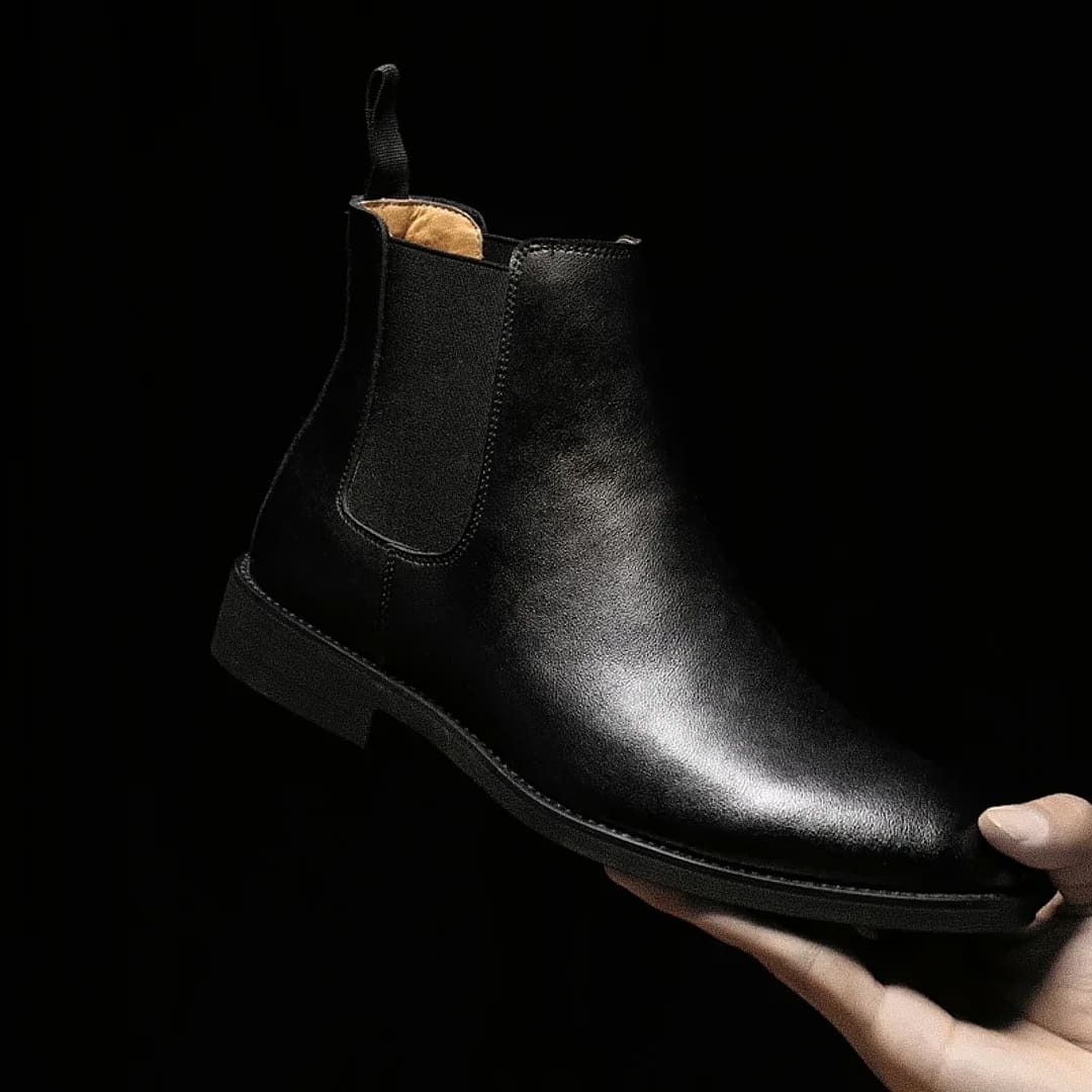 Bota Chelsea Masculina Romenzi Camden RZ544 em destaque, modelo clássico em couro de alta qualidade que une conforto, elegância e durabilidade ao visual masculino.