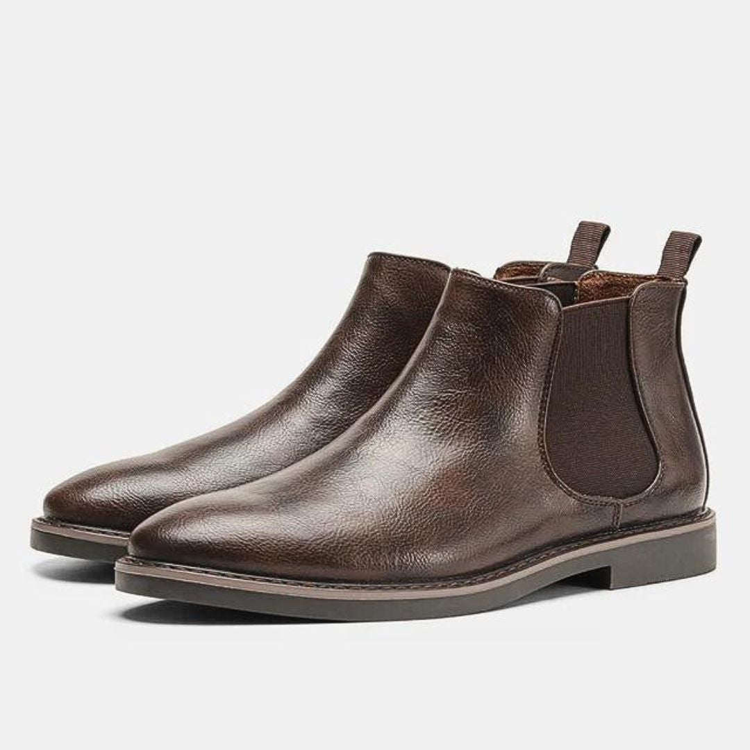 Bota Chelsea Masculina Romenzi Clássica RZ545 em destaque, modelo sofisticado em couro de alta qualidade que oferece elegância, conforto e durabilidade.