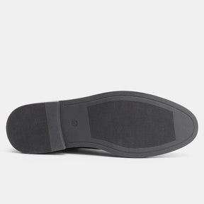 Bota Chelsea Masculina Romenzi Clássica RZ545 em destaque, modelo sofisticado em couro de alta qualidade que oferece elegância, conforto e durabilidade.