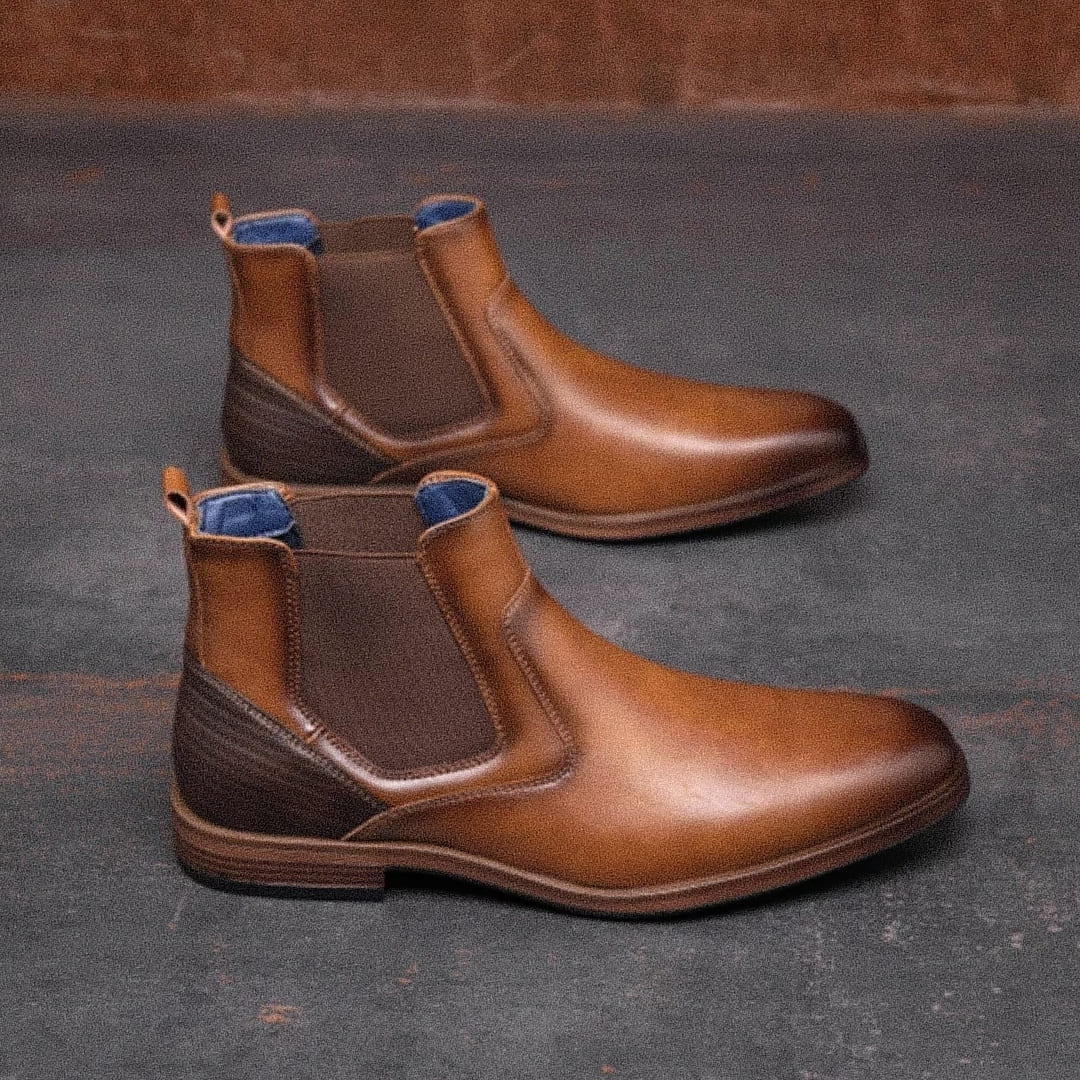 Bota Chelsea Masculina Romenzi Coventry RZ546 em destaque, modelo versátil em couro de alta qualidade que combina elegância, resistência e conforto.
