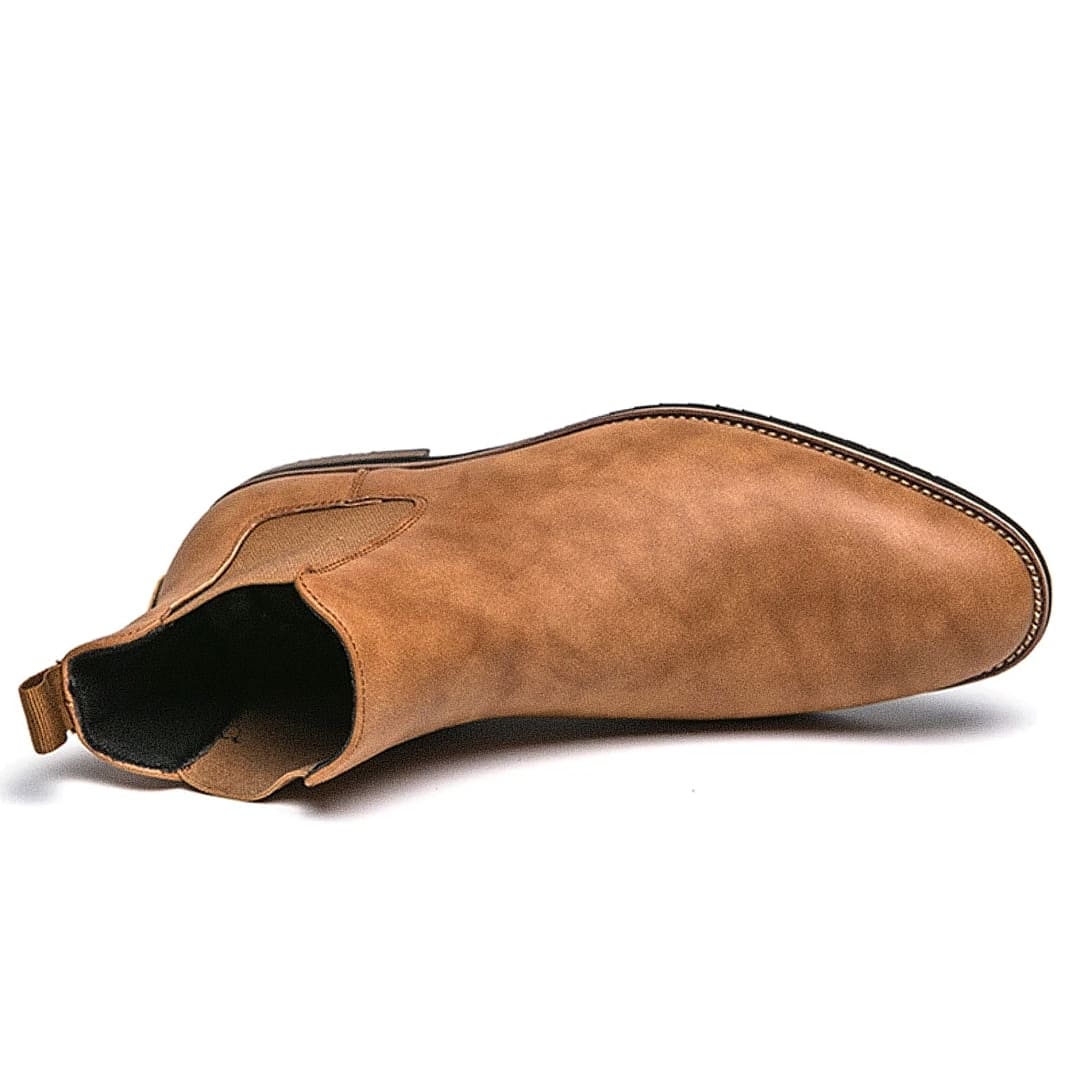 Bota Chelsea Masculina Romenzi Meridian RZ548 em detalhe, modelo elegante em couro de alta qualidade que oferece conforto, durabilidade e estilo refinado.