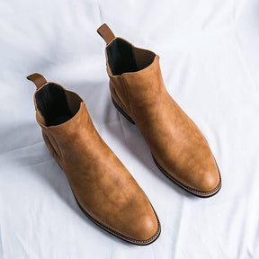 Bota Chelsea Masculina Romenzi Meridian RZ548 em detalhe, modelo elegante em couro de alta qualidade que oferece conforto, durabilidade e estilo refinado.