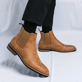 Bota Chelsea Masculina Romenzi Meridian RZ548 em detalhe, modelo elegante em couro de alta qualidade que oferece conforto, durabilidade e estilo refinado.