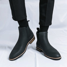 Bota Chelsea Masculina Romenzi Meridian RZ548 em detalhe, modelo elegante em couro de alta qualidade que oferece conforto, durabilidade e estilo refinado.