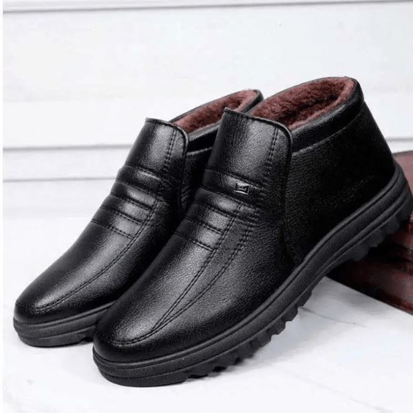 Bota masculina com couro premium, solado antiderrapante e forro em lã. Perfeita para conforto e proteção nos dias de inverno.