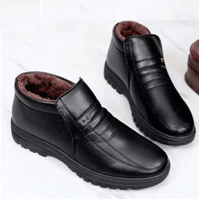 Bota masculina com couro premium, solado antiderrapante e forro em lã. Perfeita para conforto e proteção nos dias de inverno.